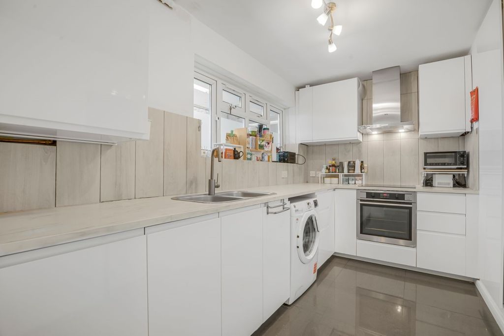 Property photo 1 of 14 Kfh-The_Hollies-22