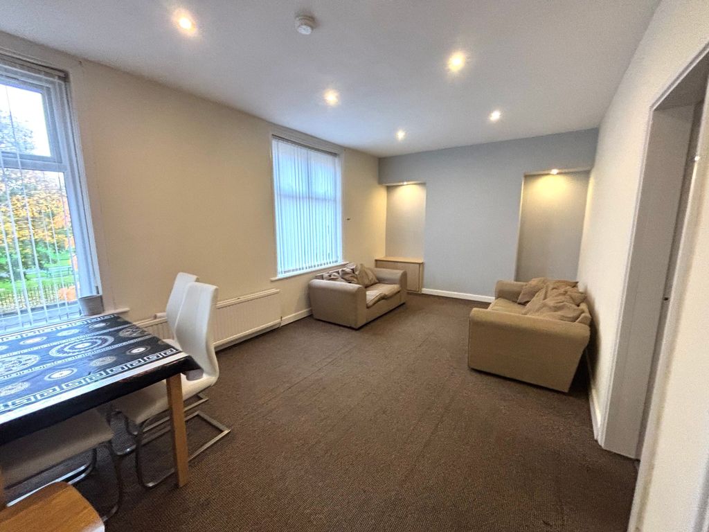 Property photo 2 of 7 Lounge