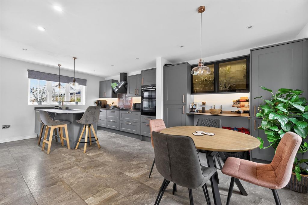 Property photo 2 of 22 1433109-16-69c68522522Ac.Jpg