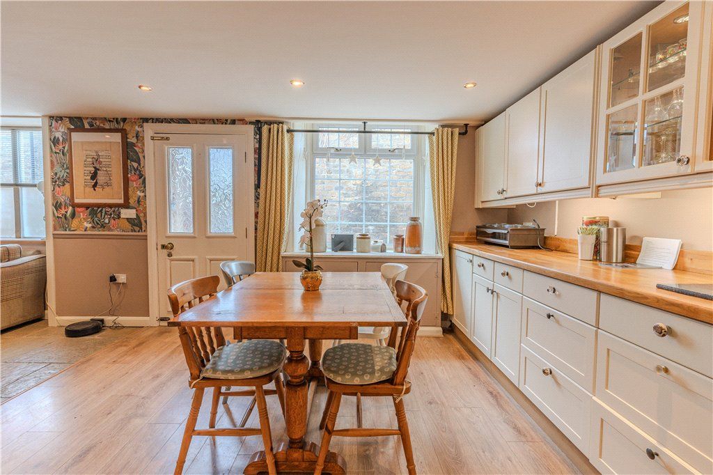 Property photo 3 of 19 Kitchen