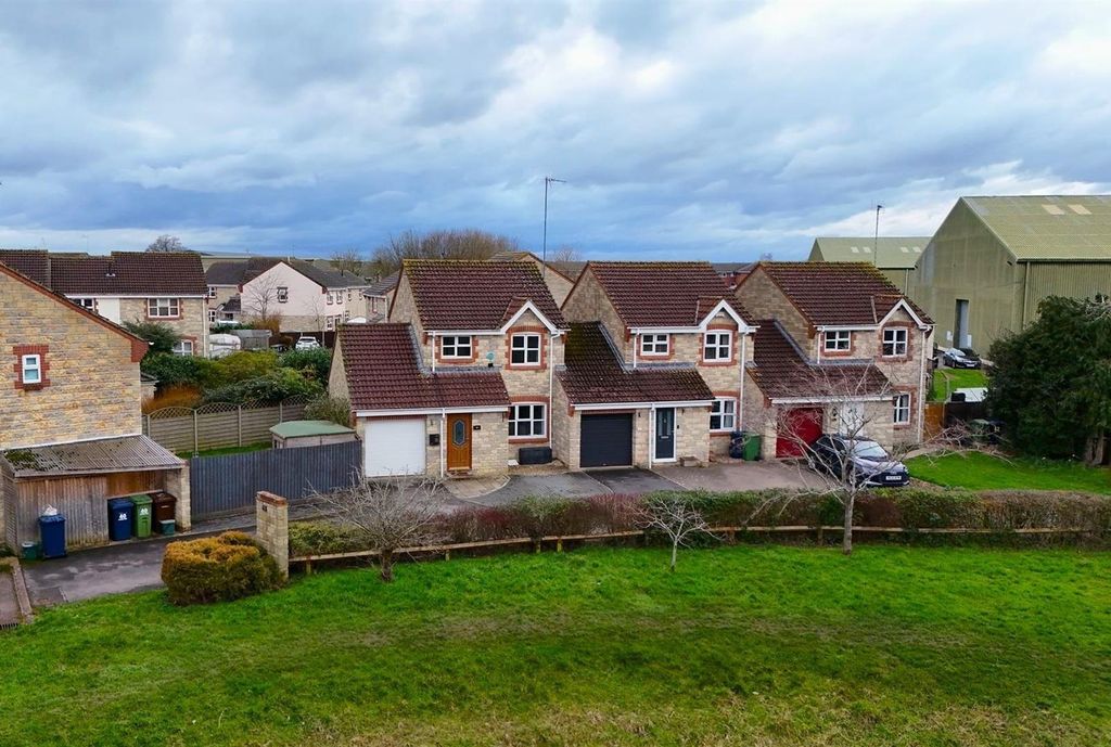 Property photo 1 of 18