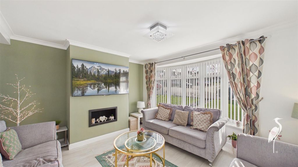 Property photo 2 of 34 Lounge