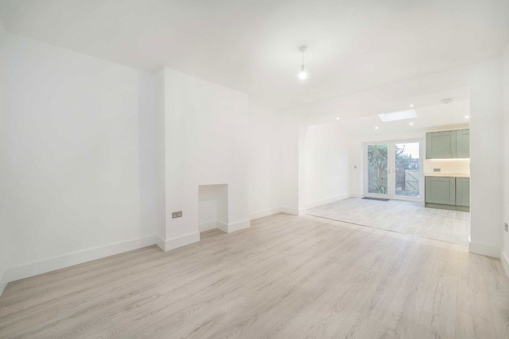 Property photo 3 of 8