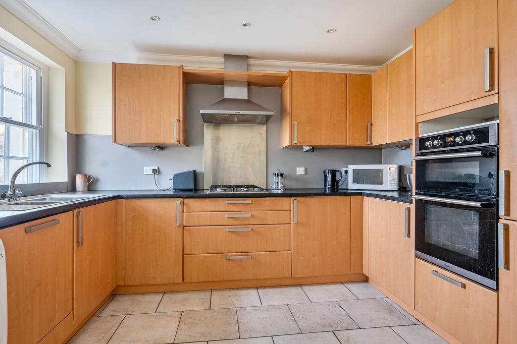 Property photo 3 of 14 Kitchen