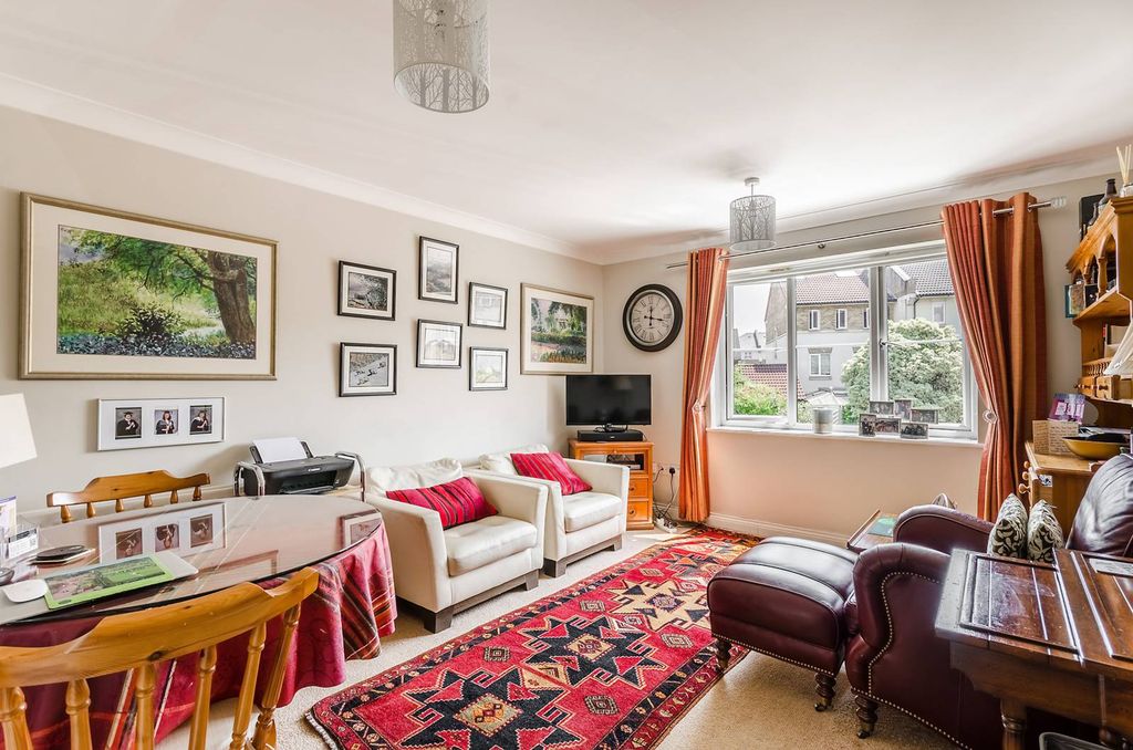 Property photo 2 of 9