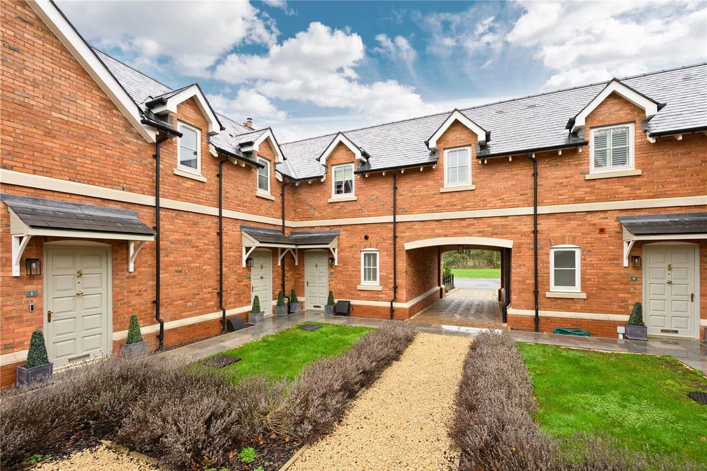 Property photo 2 of 14 Courtyard