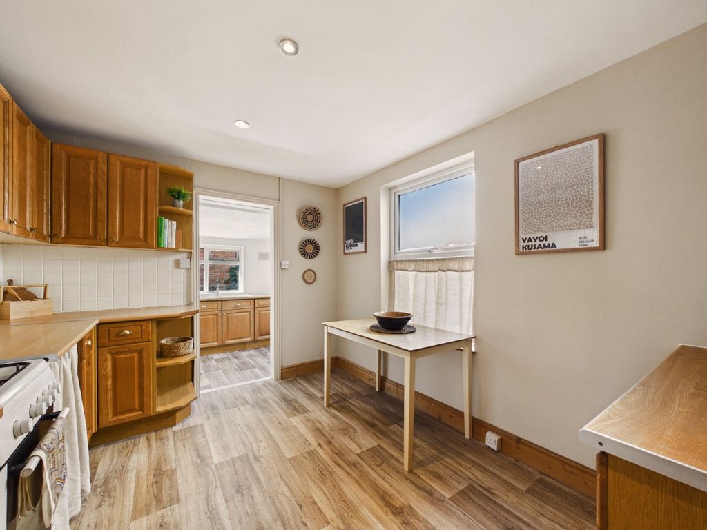 Property photo 3 of 18 Kitchen