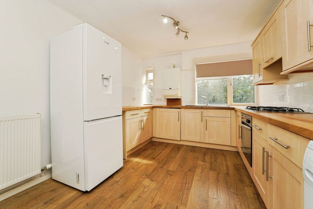 Property photo 2 of 11 Kitchen