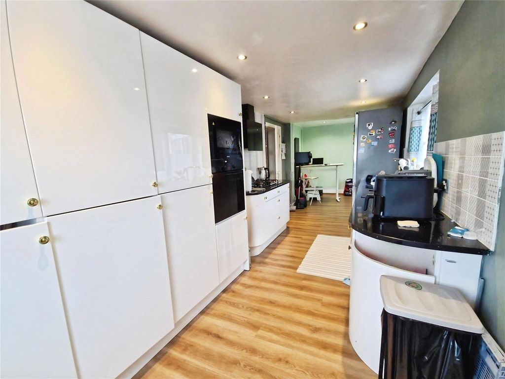 Property photo 3 of 18 Picture No. 20