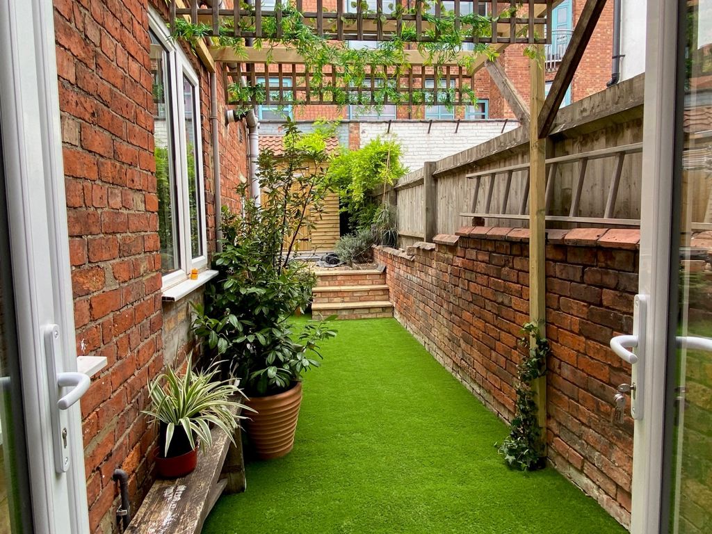 Property photo 3 of 10 Outside