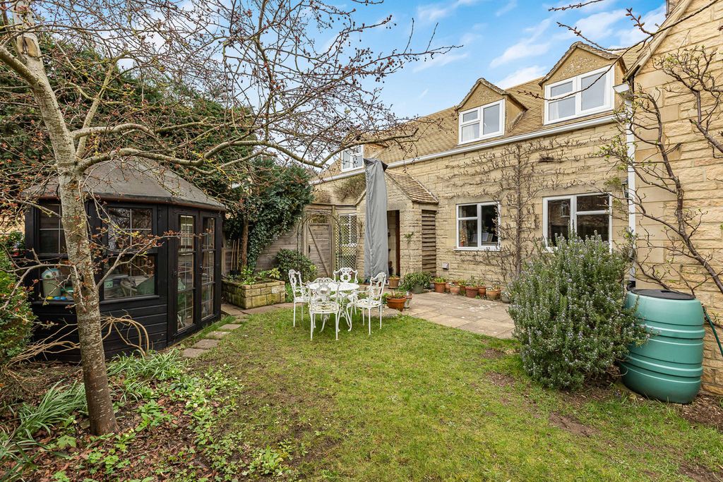 Property photo 1 of 33