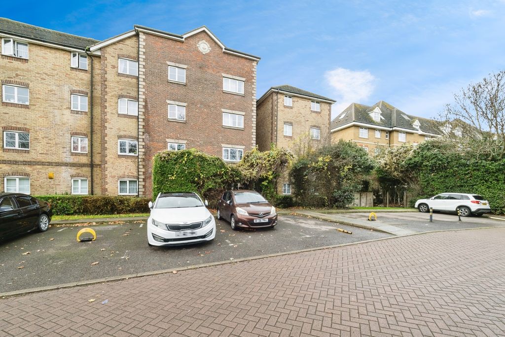 Property photo 2 of 17 Rear