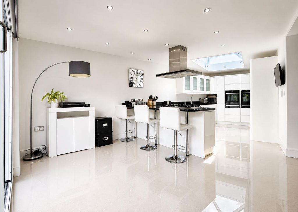 Property photo 2 of 34 51B2B84D-F728-484C-8F0E-Ccd95BA6B812.Png