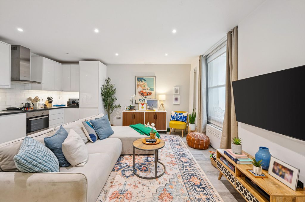 Property photo 1 of 17 Image