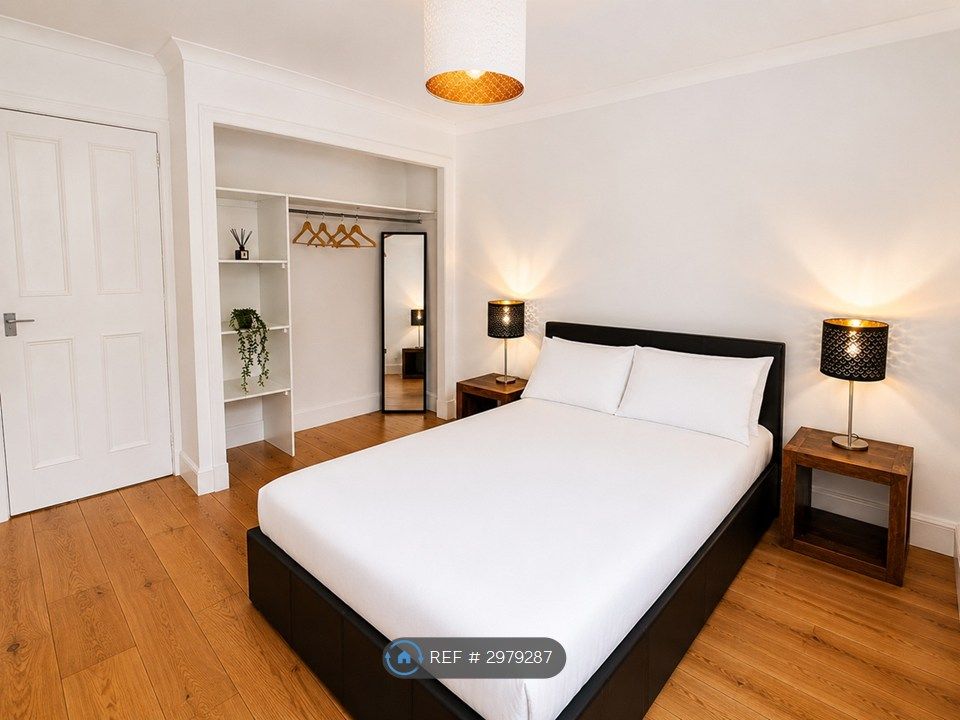 Property photo 2 of 18 Bedroom 1