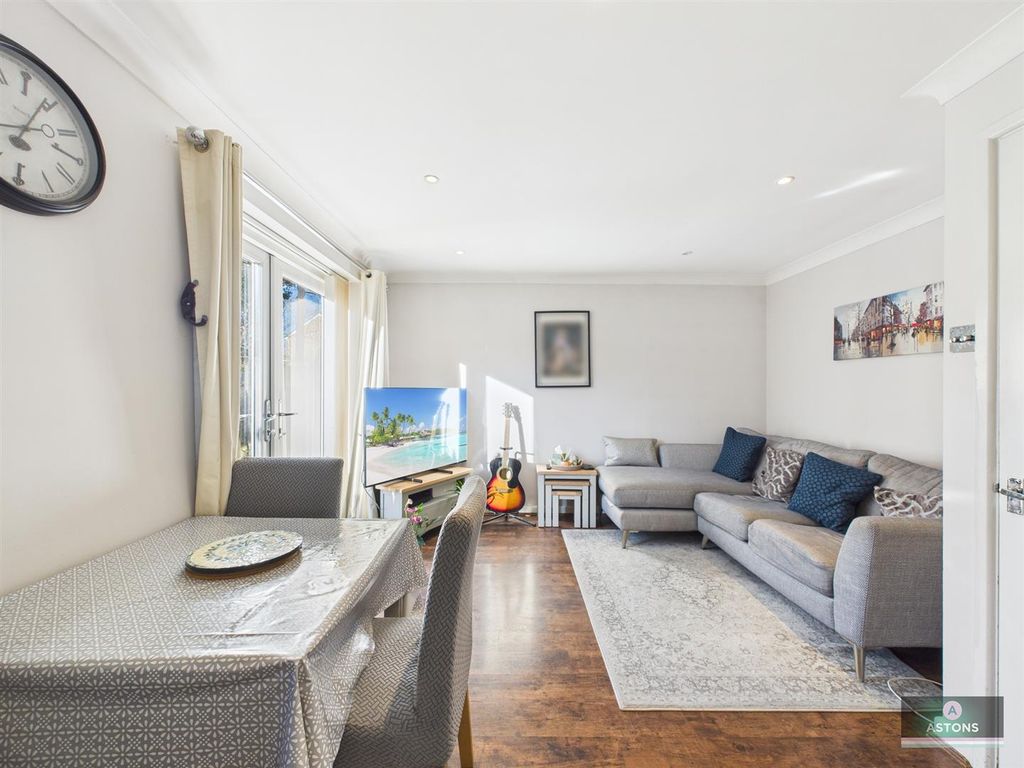 Property photo 3 of 20 Cam04622G0-Pr0139-Still014.Jpg