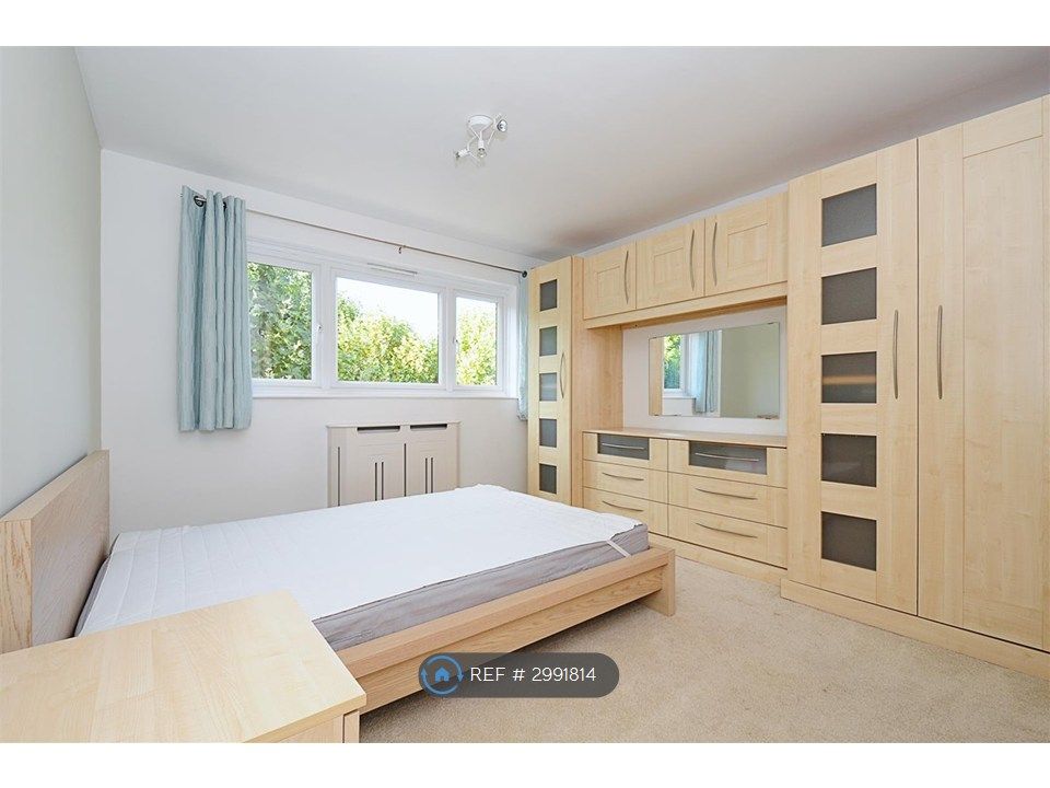 Property photo 3 of 6 Main Bedroom