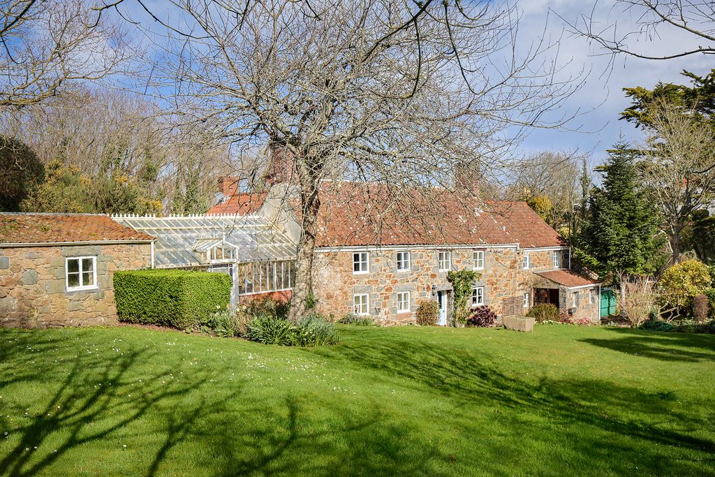 Property photo 1 of 32 Photo 0