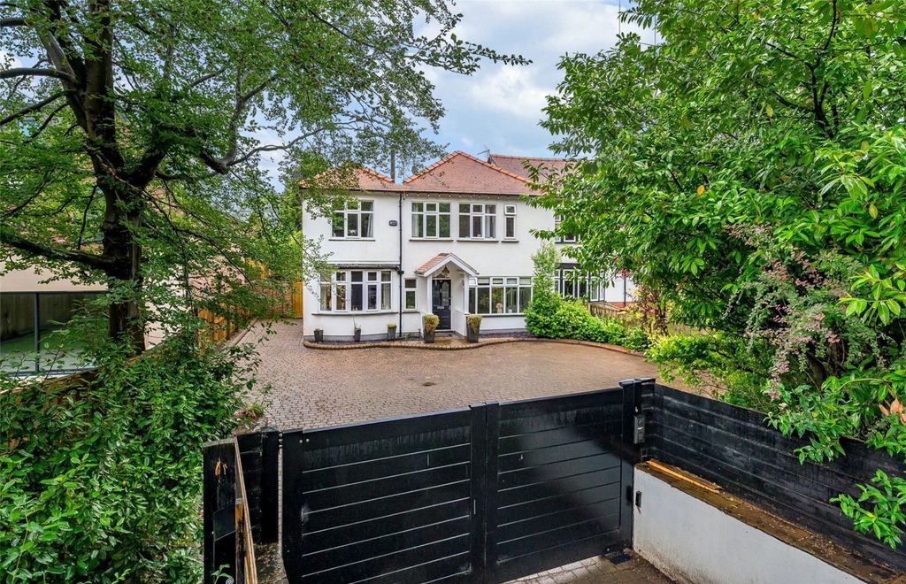 Property photo 1 of 19 Highclere