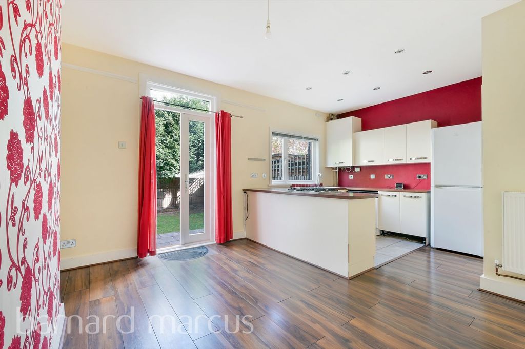 Property photo 1 of 7 Bedroom