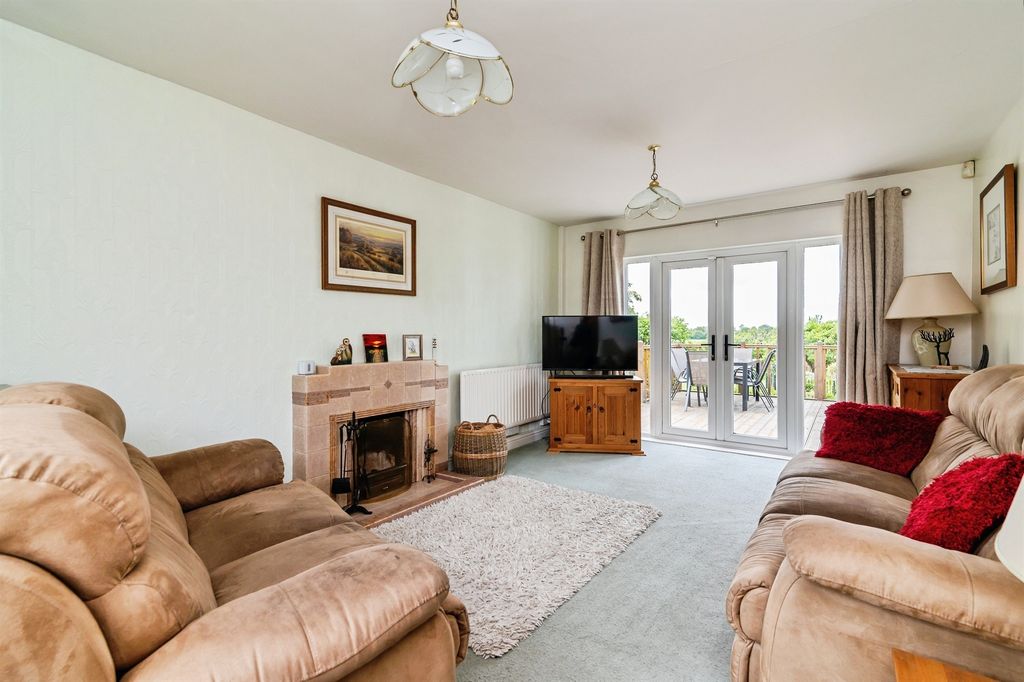 Property photo 2 of 23