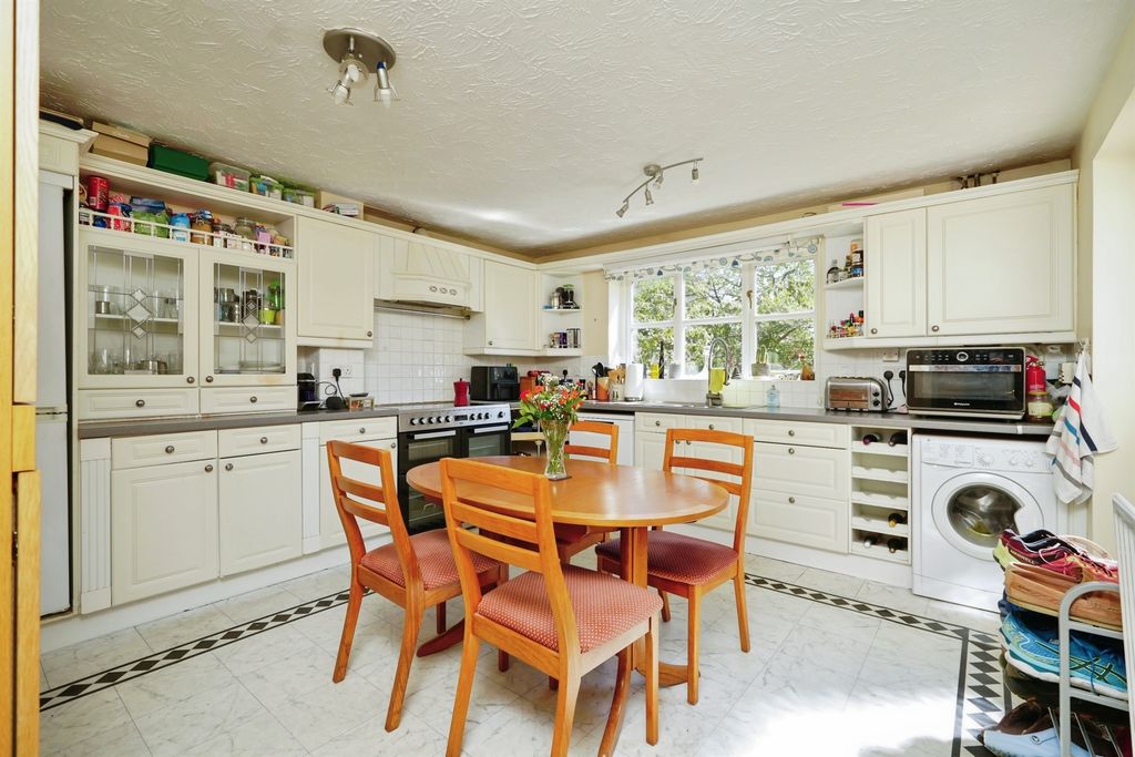 Property photo 3 of 18