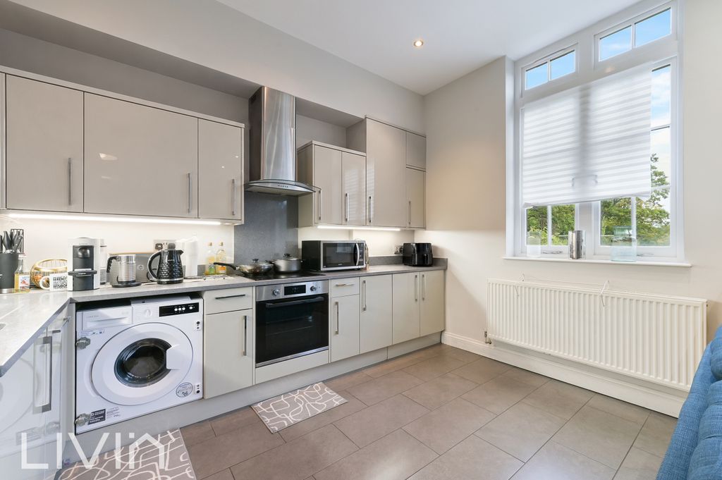 Property photo 3 of 10 4