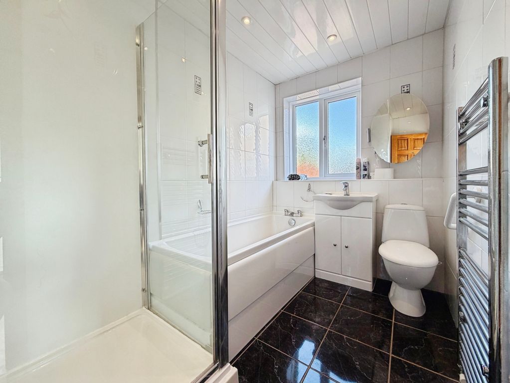 Property photo 3 of 13 Bathroom