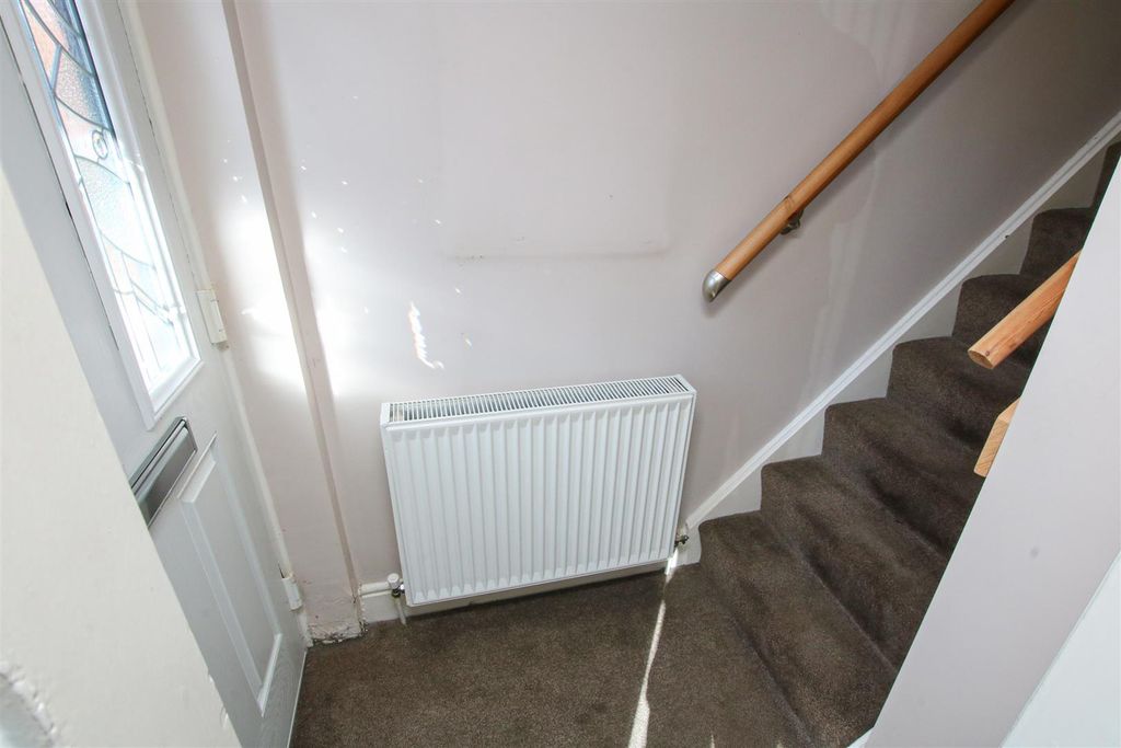 Property photo 2 of 14 Entrance Hall