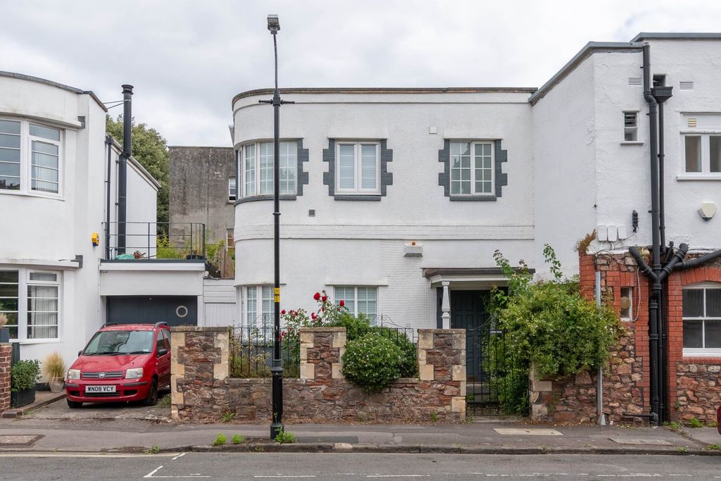 Property photo 3 of 22