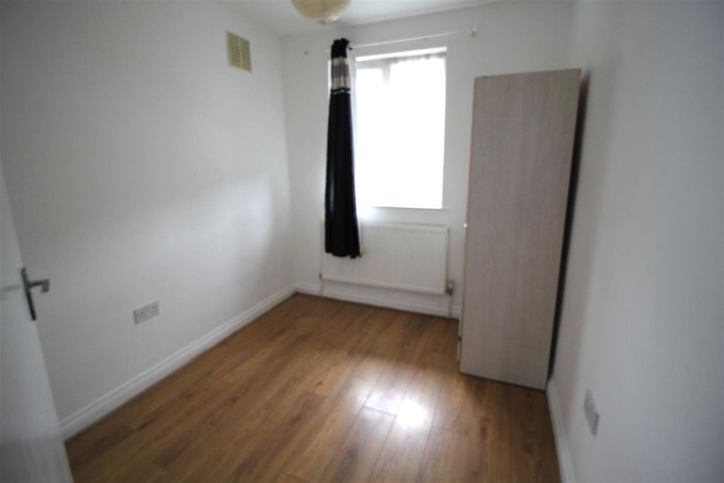 Property photo 2 of 11 Bedroom 3