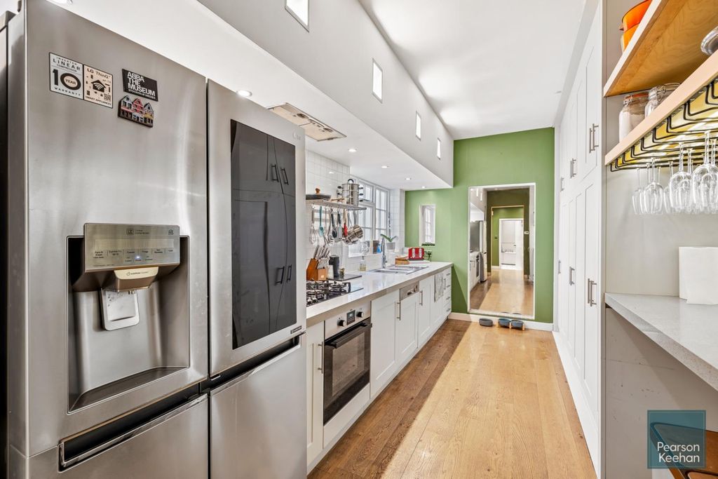 Property photo 3 of 27 Kitchen