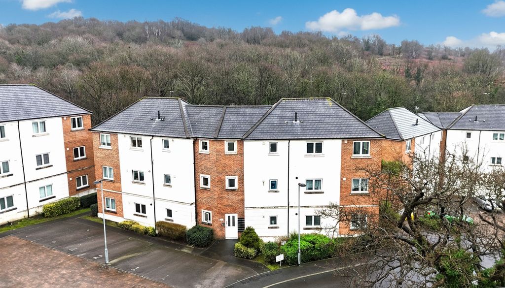 Property photo 3 of 14 Front Of Apartments