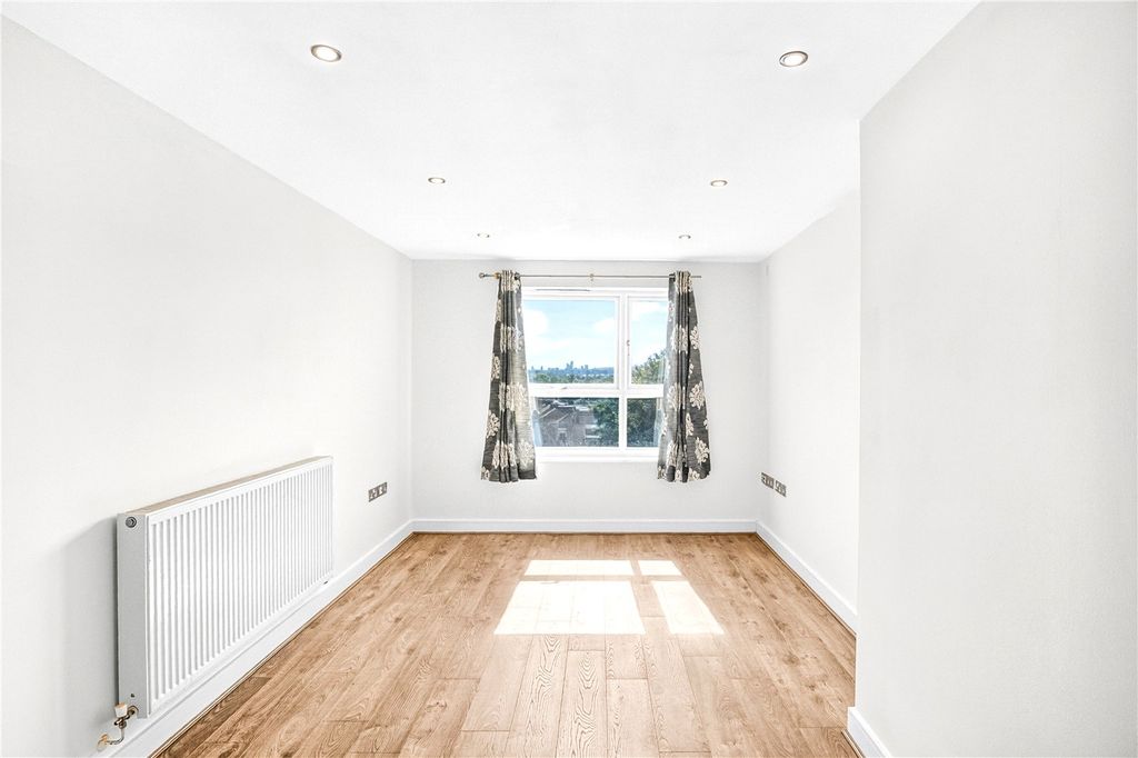 Property photo 2 of 10 Picture No. 21