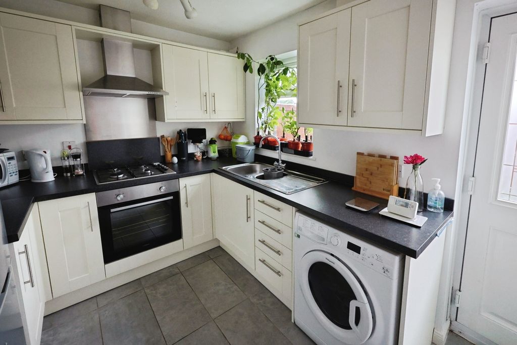 Property photo 3 of 8 Pbox-Kitchen-338856.Jpg