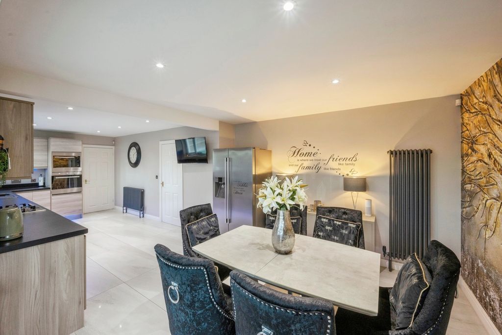 Property photo 3 of 19 Kitchen/Diner