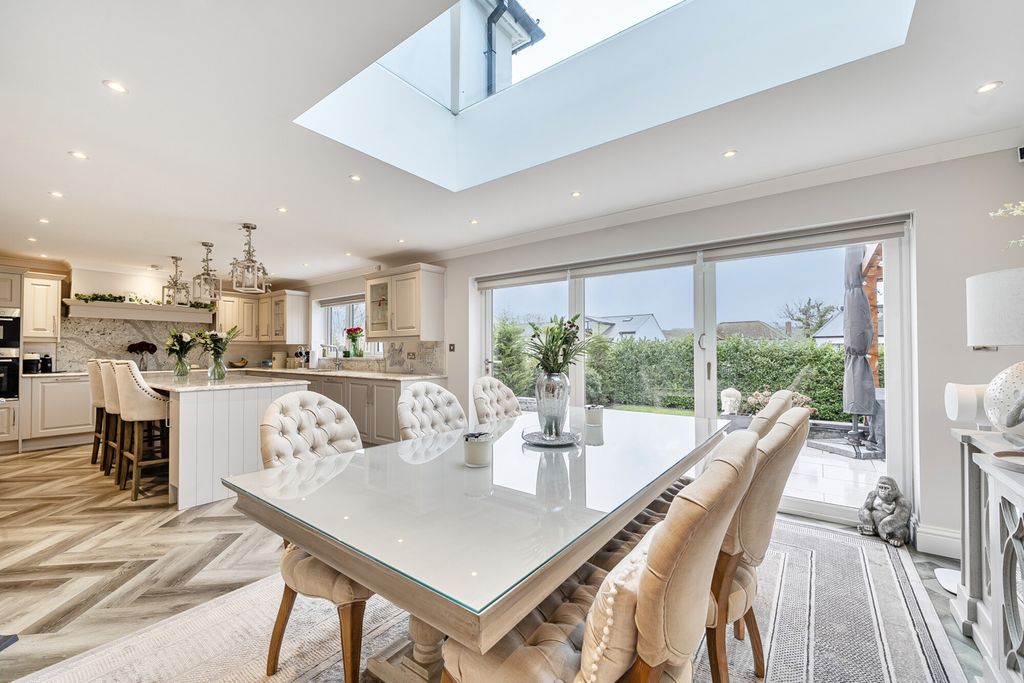 Property photo 2 of 33 Kitchen