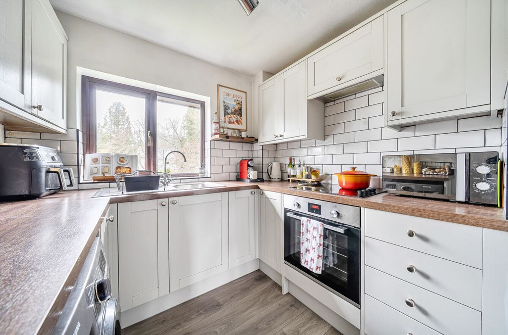 Property photo 3 of 19 1408001-20-6984A4...