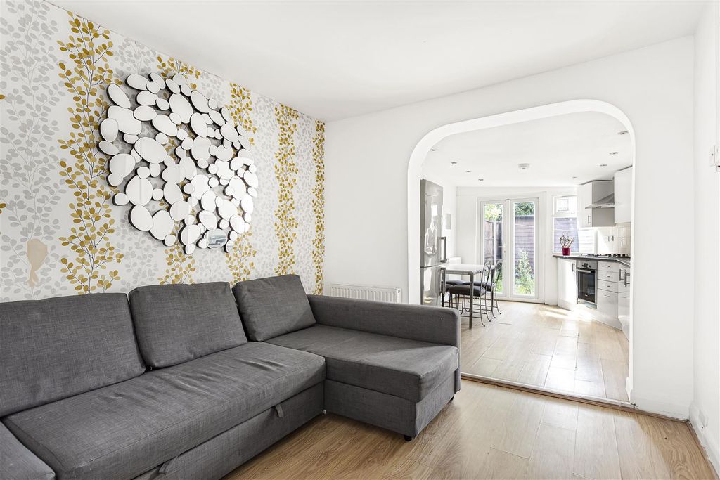 Property photo 2 of 9 London Road - Open Plan.Jpg