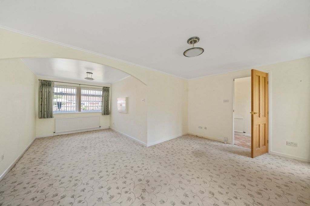 Property photo 2 of 20