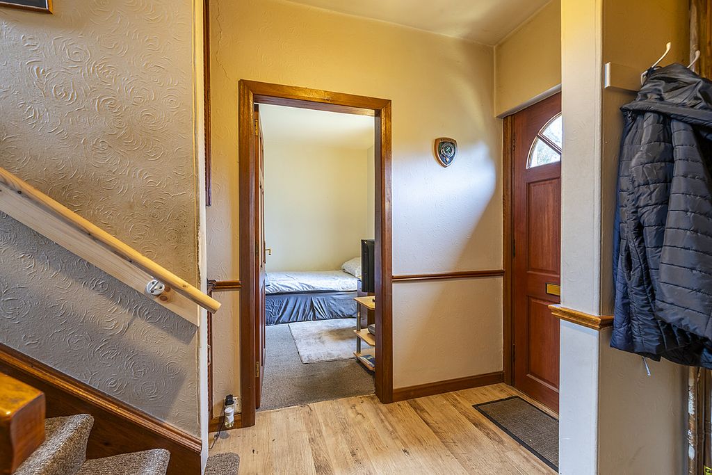 Property photo 2 of 35