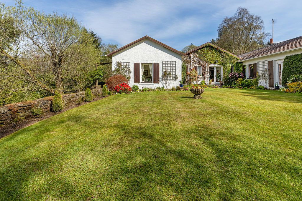 Property photo 2 of 105