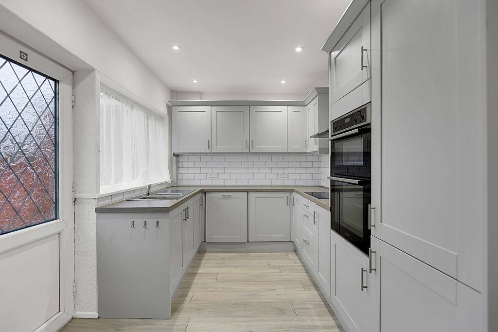 Property photo 3 of 20 4843834