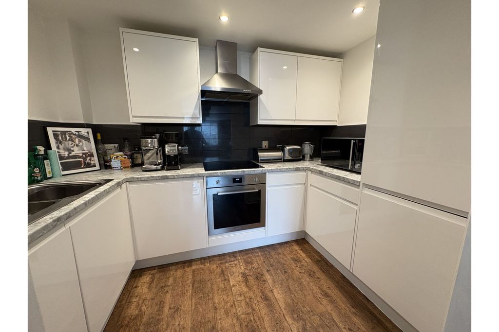Property photo 3 of 9 Kitchen