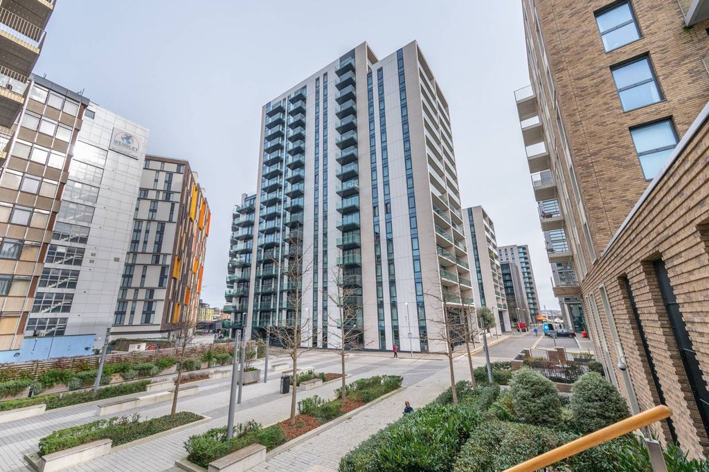 Property photo 2 of 8