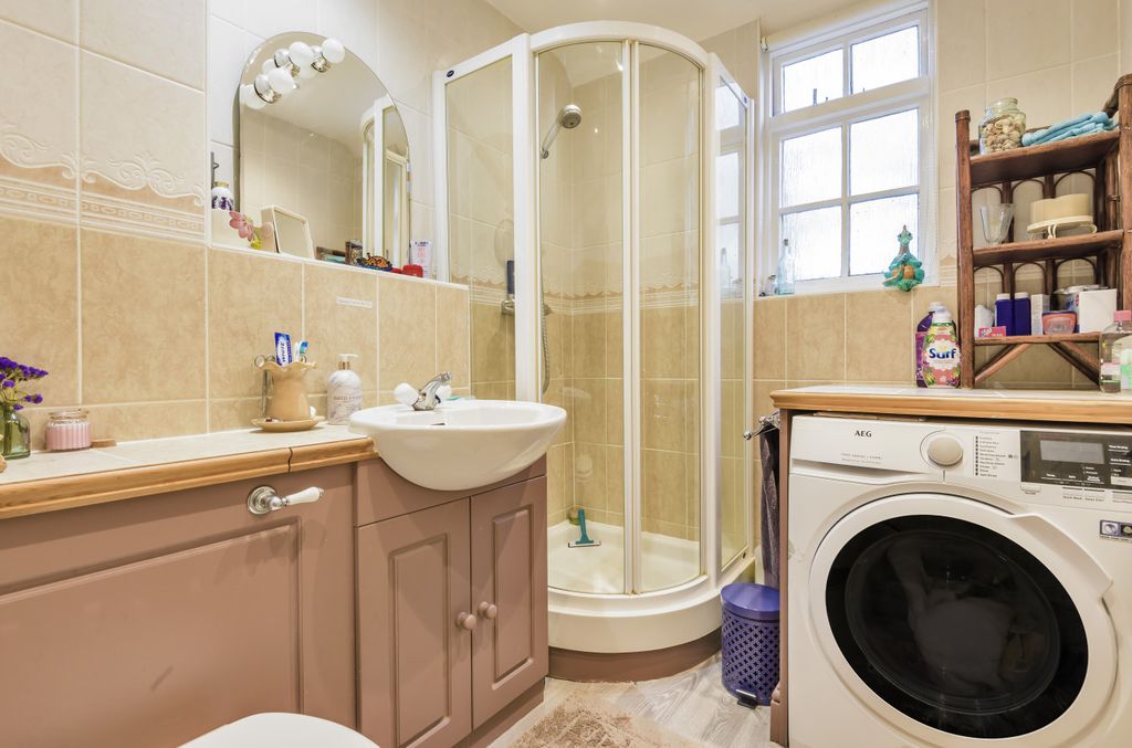 Additional image 9 of 3 bed flat for saleCriagleith, Grove Road, Beaconsfield HP9