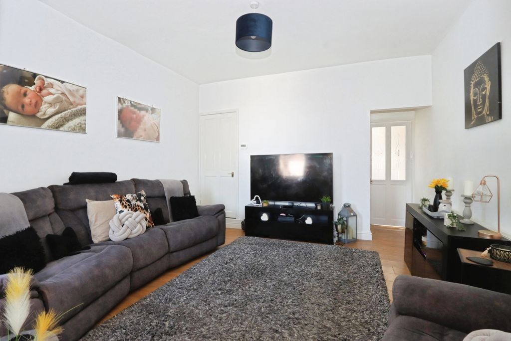 Property photo 3 of 18 Pbox-Img.Jpg