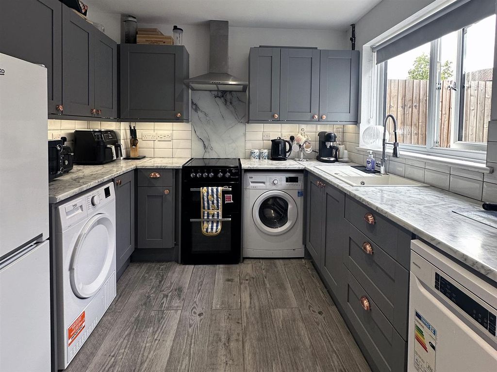 Property photo 3 of 19 Kitchen 3.Jpg