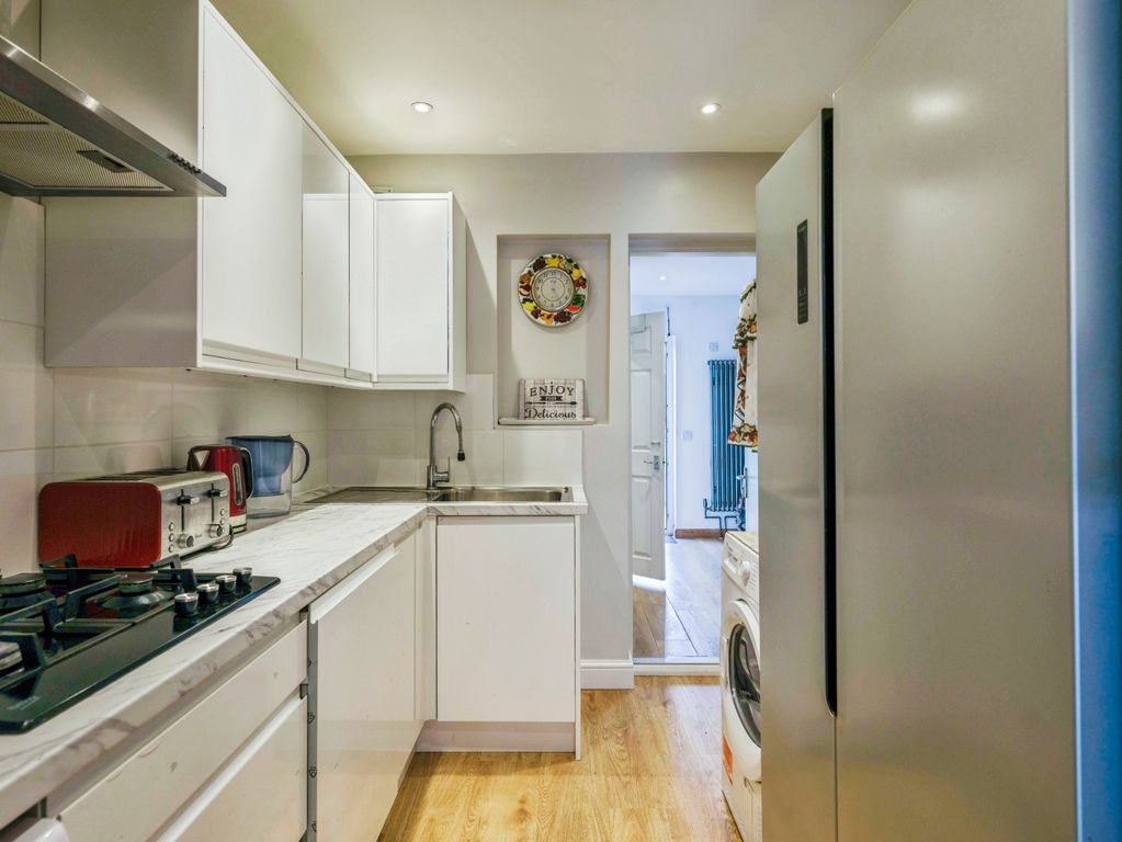 Property photo 3 of 20 Kitchen
