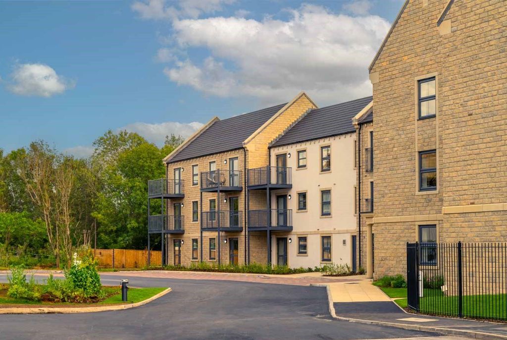 Property photo 1 of 15 Side Exterior